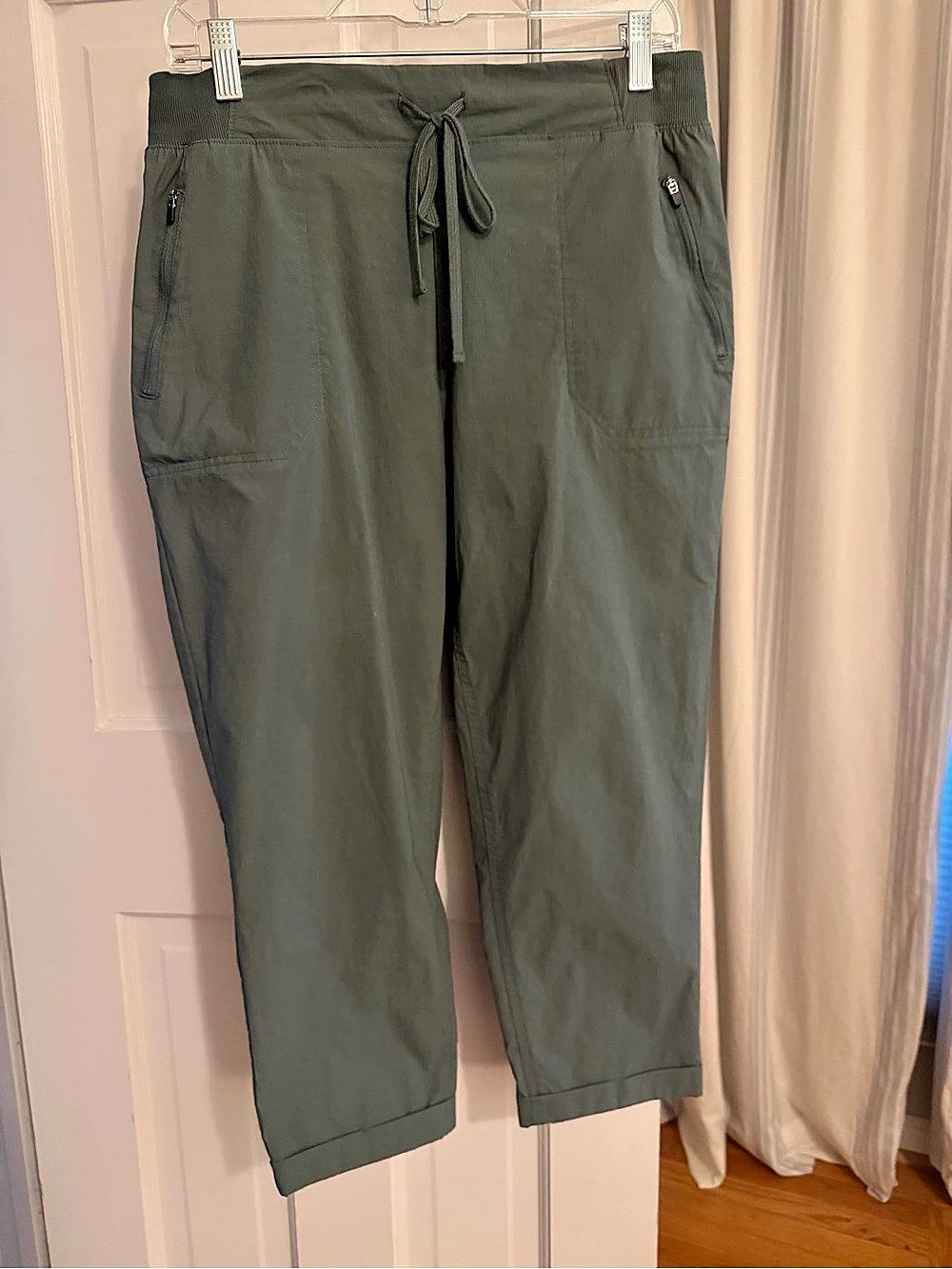 Eddie Bauer Women's Traveler Ankle Pant Olive Medium